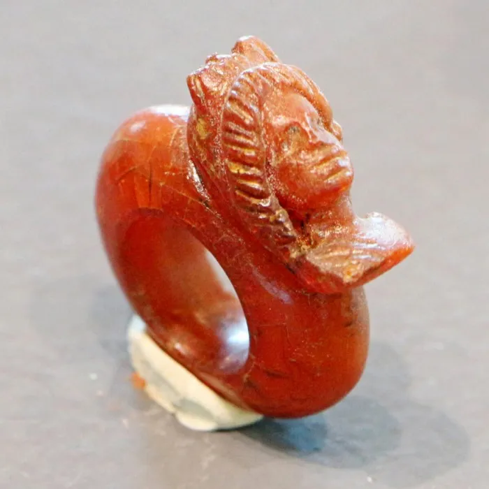 Как император Нерон создал моду на янтарь