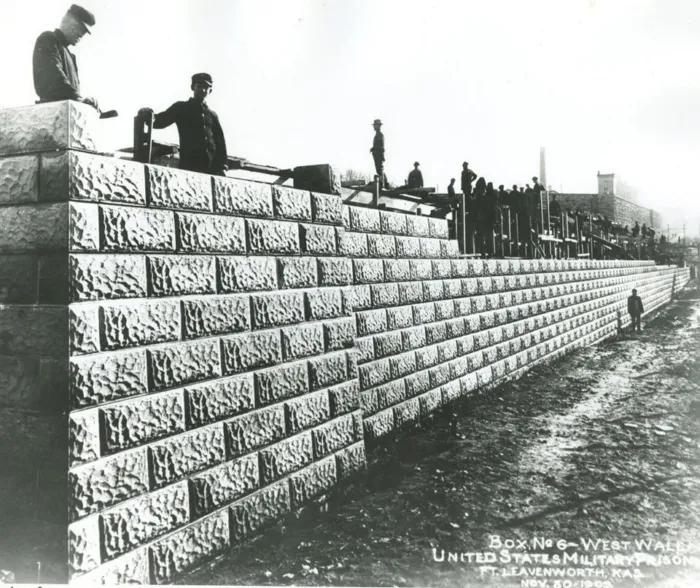 Маньяк медоед