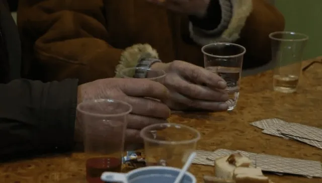 Рюмочные и наливайки изнутри, а также местный контингент