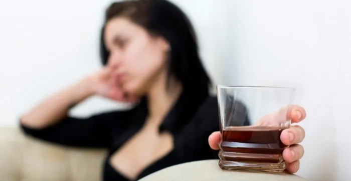 Лечение алкоголизма у женщин: Понимание особенностей и эффективные этапы терапии