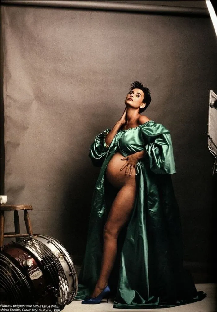 15 атмосферных фотосессий беременных знаменитостей, которые кричат о женской красоте