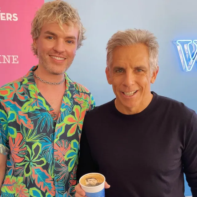 Художник-бариста рисует знаменитостей прямо в чашке с кофе