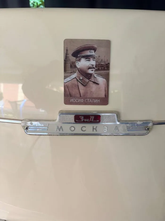 Выглядит шикарно: холодильник родом из СССР