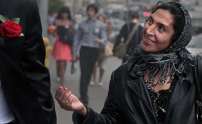 Зачем цыгане вставляют золотые зубы