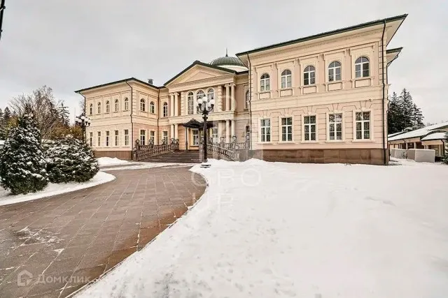 У Коммунарки за 5,3 млрд руб продается дворец с винным погребом и отдельными блоками: для мужчин, женщин, семьи и детей