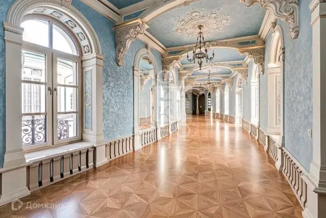 У Коммунарки за 5,3 млрд руб продается дворец с винным погребом и отдельными блоками: для мужчин, женщин, семьи и детей