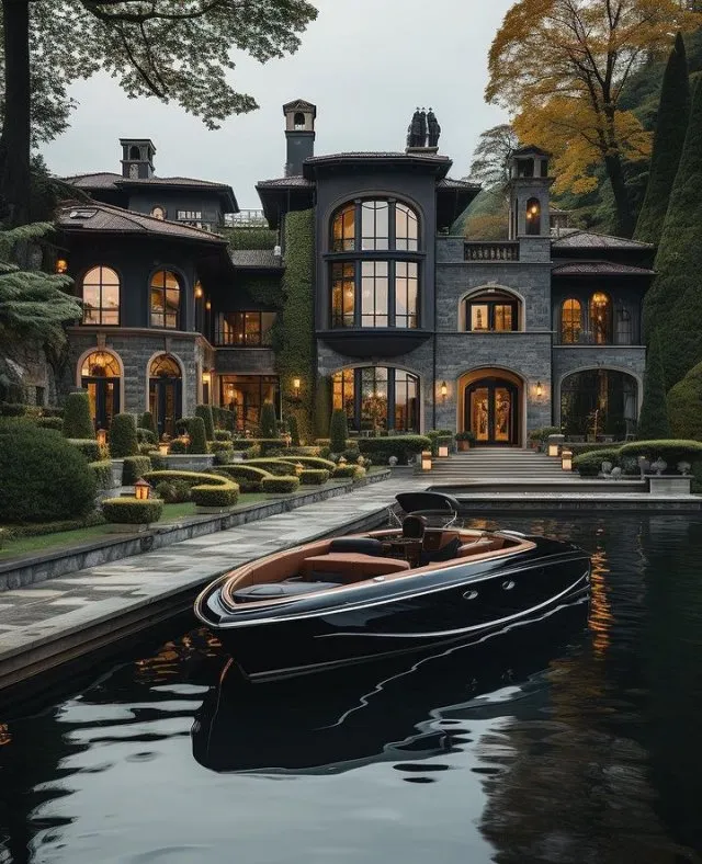 Проект итальянской резиденции на озере в темном цвете