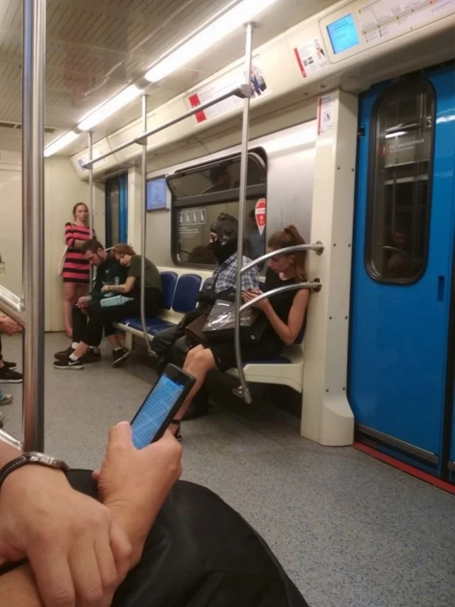 Модные и странные личности из московского метрополитена