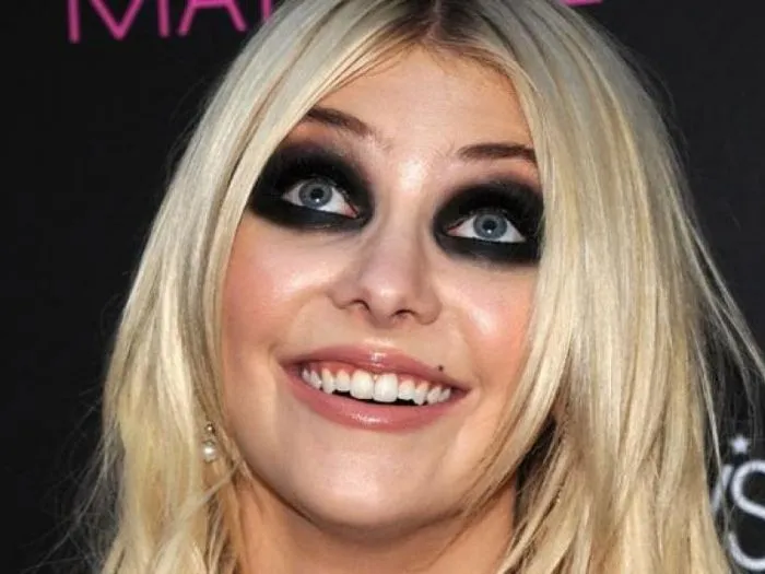 18 девушек с макияжем, которых лучше не встречать в тёмном переулке