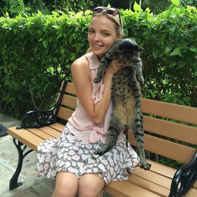 От них плывёт мелодия по свету