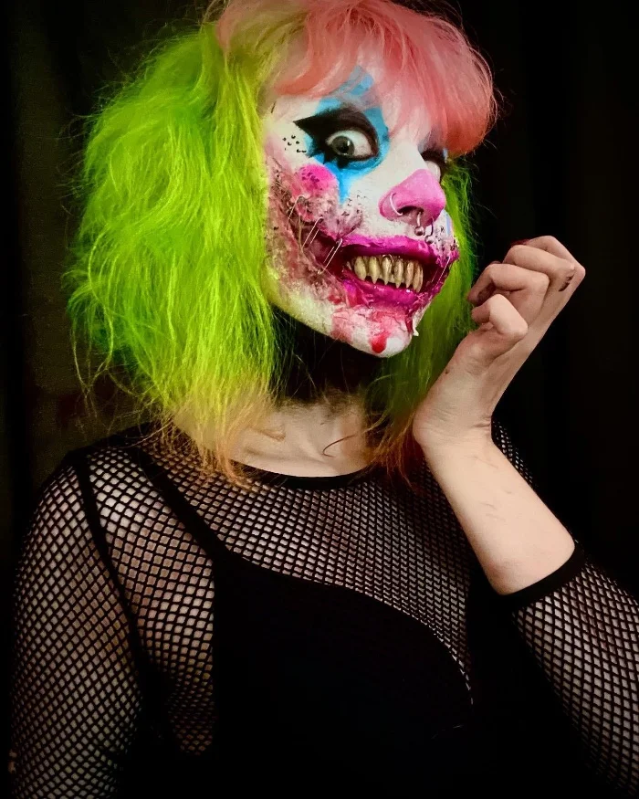 Цирк уехал, а эти вот остались