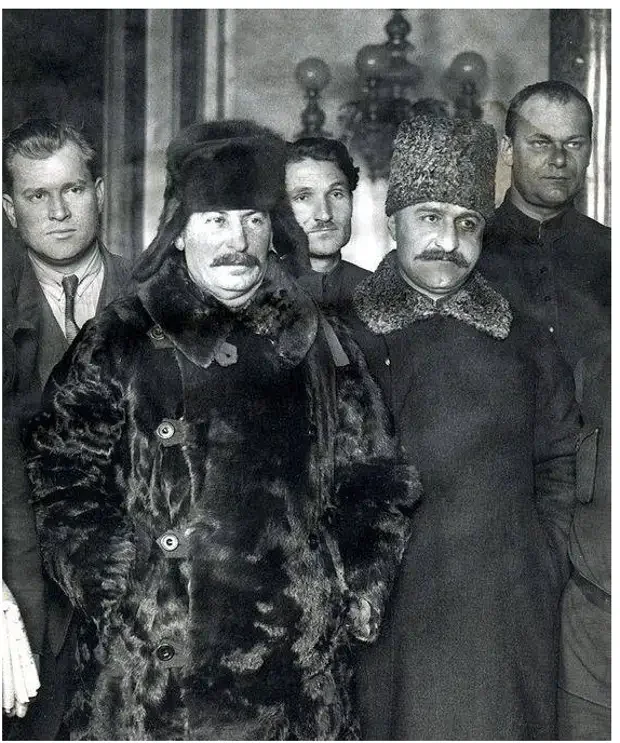 Под печатью тайны: как Сталин лично "устроил похороны" советских стратонавтов возле Кремля