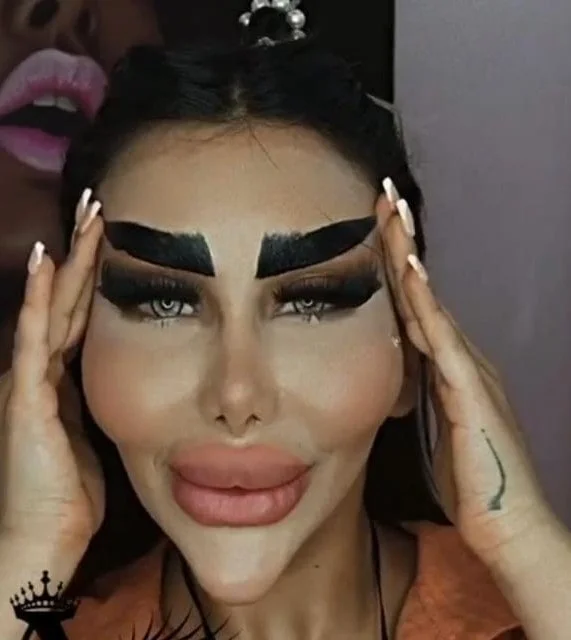 16 дам с неповторимым стилем и говорящими бровями