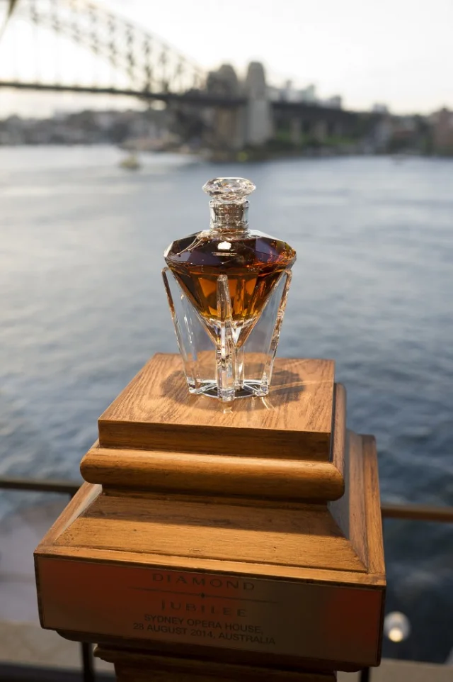 Роскошь в каждом глотке: ТОП самых дорогих напитков на планете