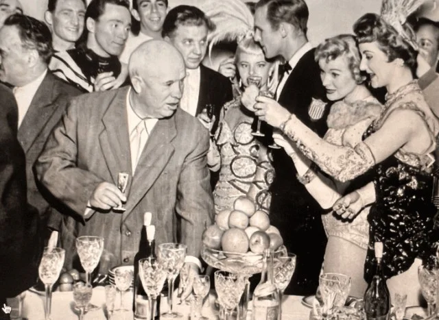 История «Сто грамм с прицепом»: рюмочные в советской культуре