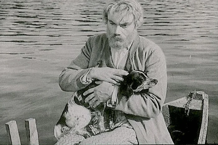 Почему Герасим утопил Муму?