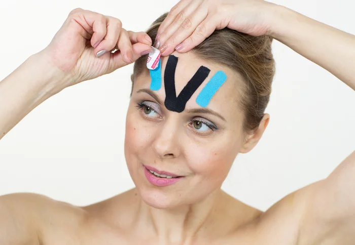 Лицевое тейпирование: польза, основные правила и техники выполнения