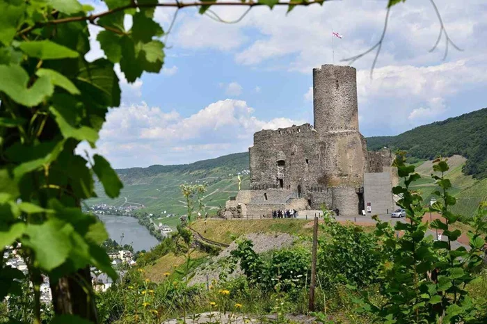 "Изысканный блеск: в поисках самого драгоценного камня