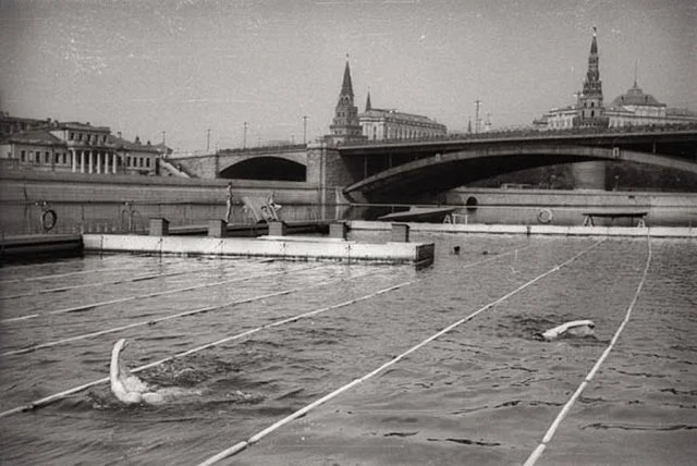 Путешествие в прошлое: Воспоминания о купании в Москве-реке во времена СССР