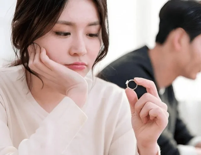 Строгие законы: в Китае за разрушение "военного брака" грозит тюремное заключение для мужчин