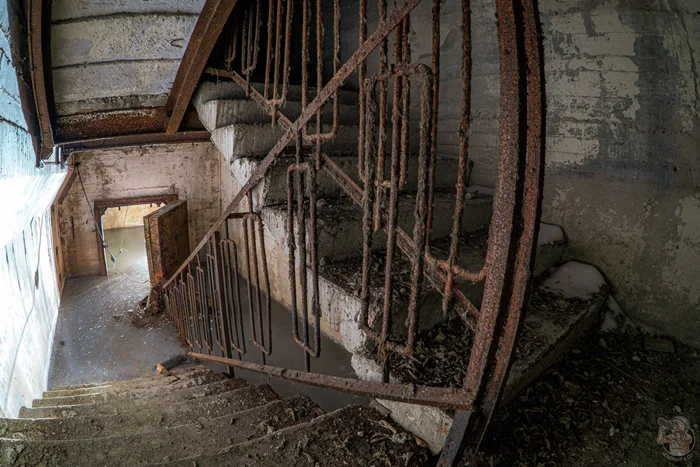 Долгие годы исследований принесли свои плоды: оглядываем "ржавые трюмы" потопленного бомбоубежища