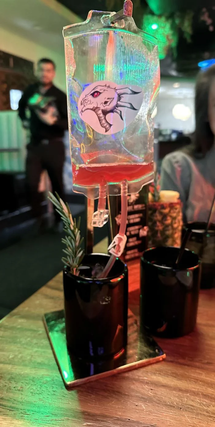 Необычные подачи: салат из унитаза и другие эксцентричные способы сервировки блюд и напитков