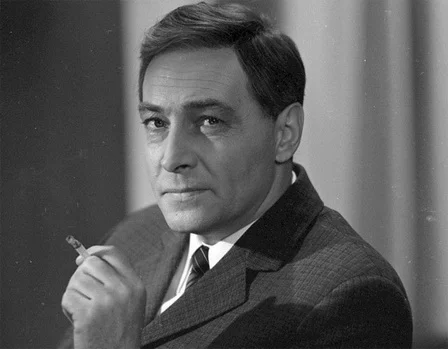 Что самое отвратное вы делали за деньги?