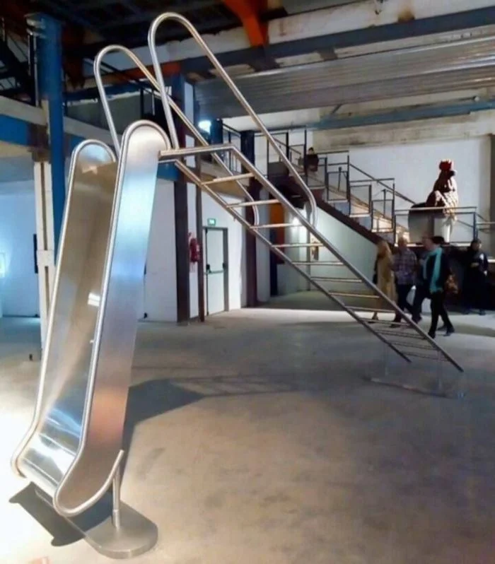 На грани сумасшествия: детские площадки и развлечения