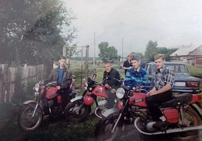 Развлечения 90-х: приставки, двор и подружки