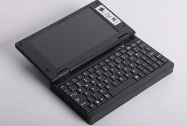 В 2024 году представлен мини-ноутбук Pocket 386
