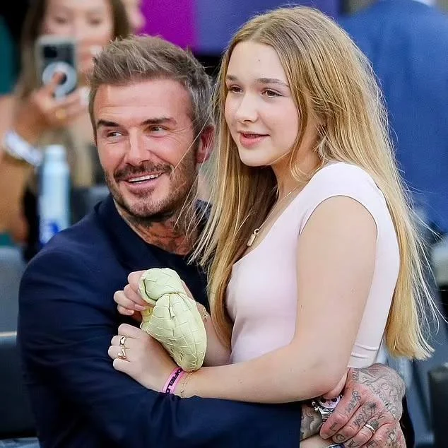 Дэвид Бекхэм пришел на футбольный матч с дочкой Харпер