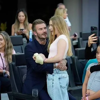 Дэвид Бекхэм пришел на футбольный матч с дочкой Харпер