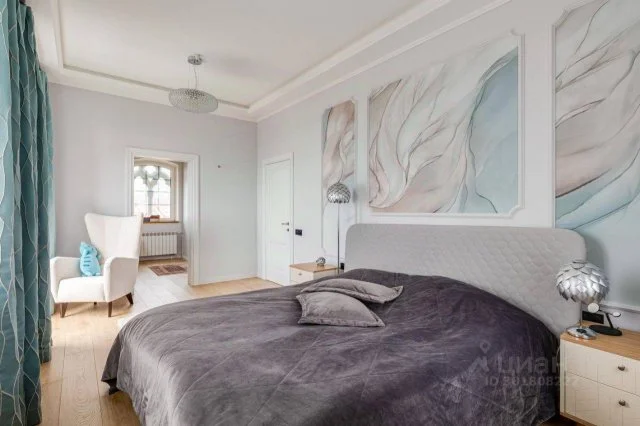 Замок под Петербургом: аренда за 800 тысяч рублей