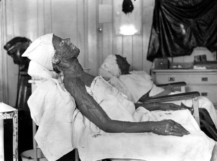 23 необычных фотографии о косметологических процедурах прошлого