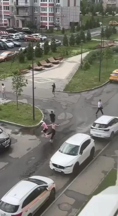 Куда пошел?! За шмот поясни!