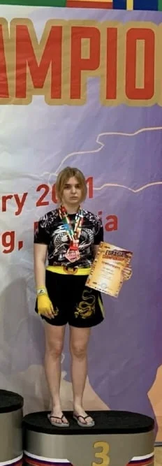 Суровая девушка из Питера