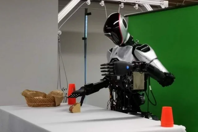 Китай представит первого полноразмерного робота-гуманоида «Цинлун» на WAIC 2024