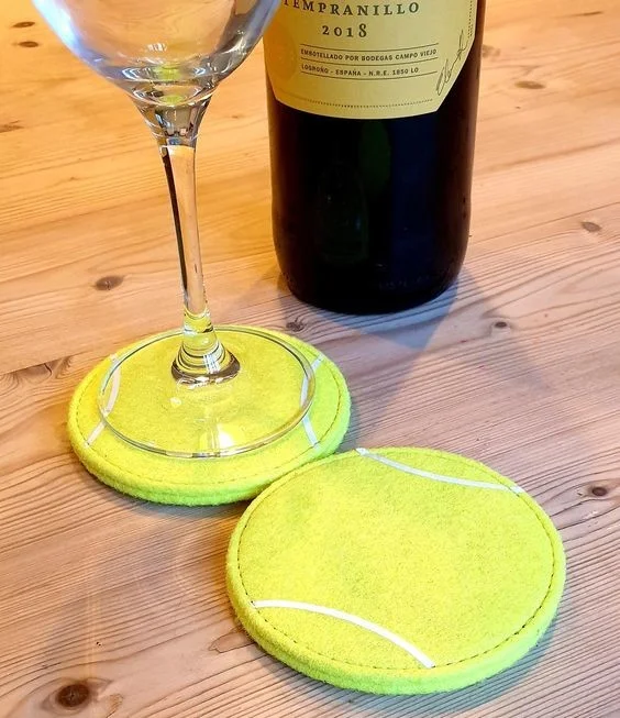 Нестандартные поделки из теннисных мячей