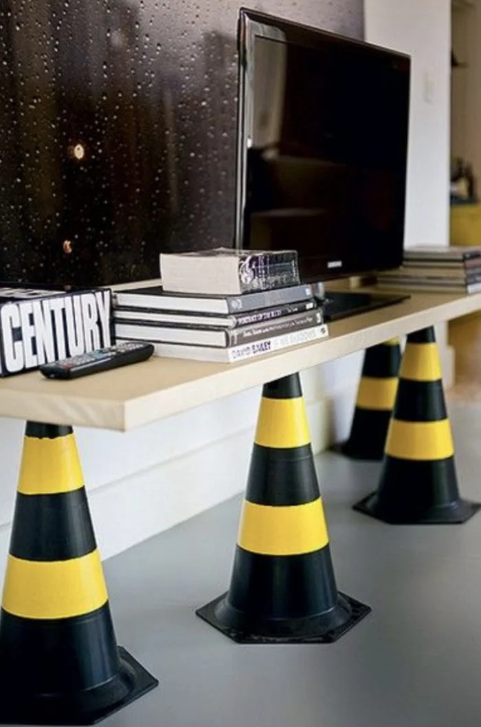 15 креативных способов использовать дорожный конус