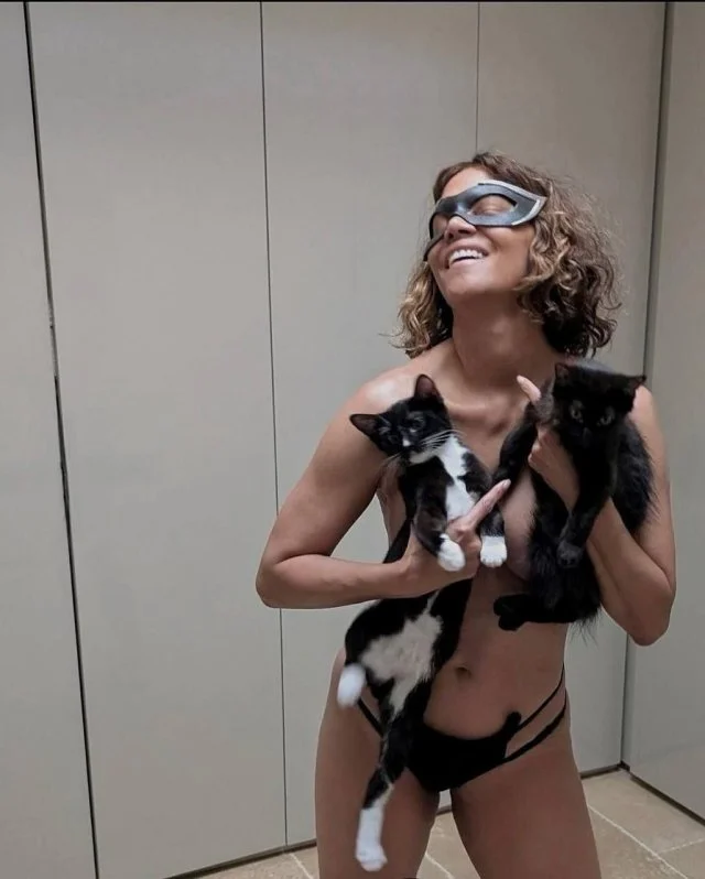 Холли Берри продемонстрировала киску