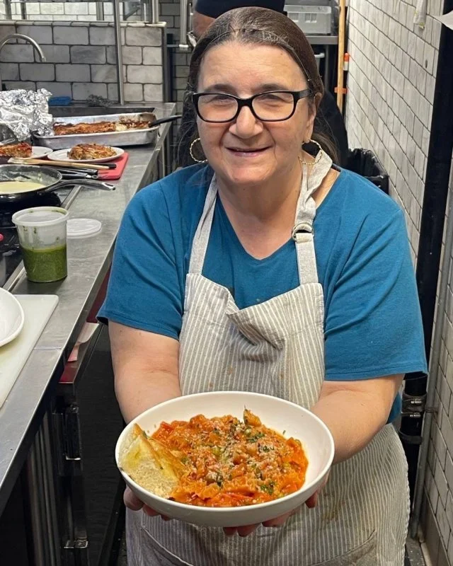 Нью-Йоркский ресторан переполнен, но работает всего до 19:30