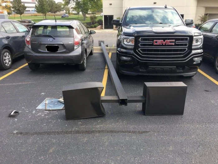 Буквально на краю пропасти: как невероятная удача спасла этих людей от проблемы