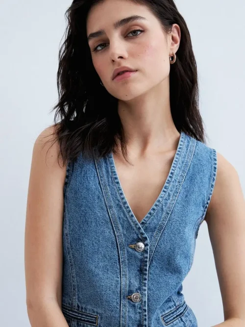 Джинсовые жилеты 2024: Что носить, а что оставить в прошлом