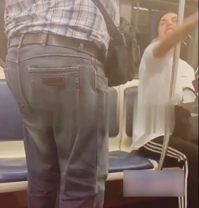 За мгновение до: 'большой злой мужик' напал на 'слабую девочку'