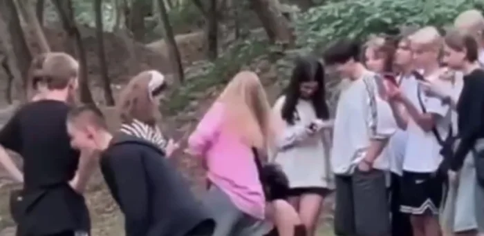 В Таганроге школьницы избили подругу, сняли с неё одежду и опубликовали видео в Сети