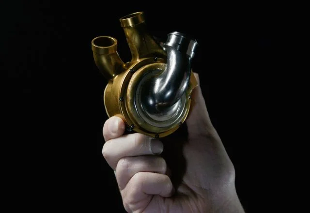 В Техасе успешно имплантировали механическое сердце: первый шаг к настоящему киборгу