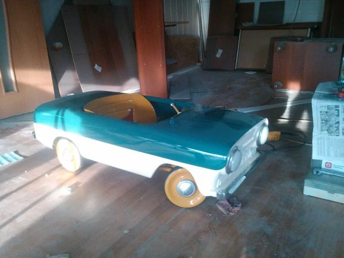 Подъемный кран на педалях: игрушки для детей из эпохи СССР