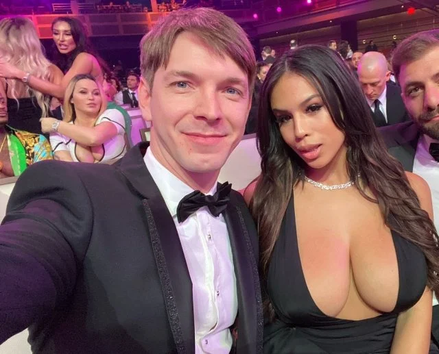 Порнозвезда Markus Dupree (Алексей Маетный) сделал предложение Autumn Falls