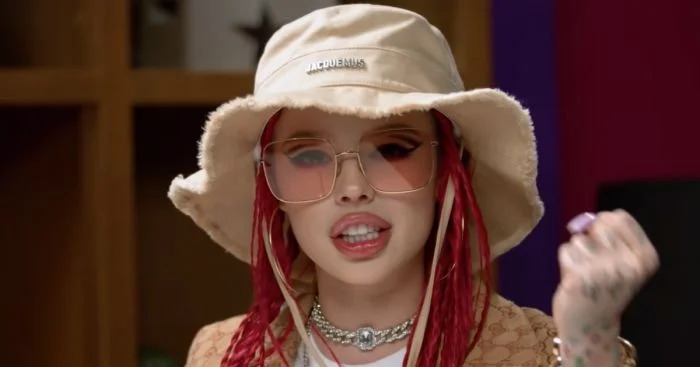 Инстасамка вызвала волну критики за свои силиконовые ягодицы: «Антиреклама пластической хирургии