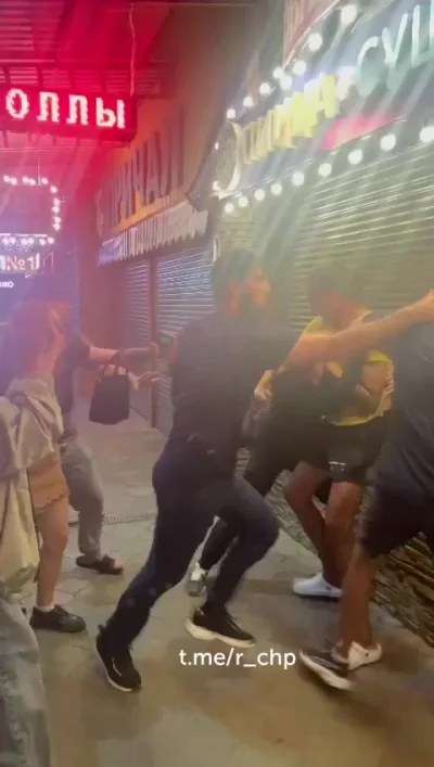 В Анапе туристов жестоко избили за отказ девушки знакомиться